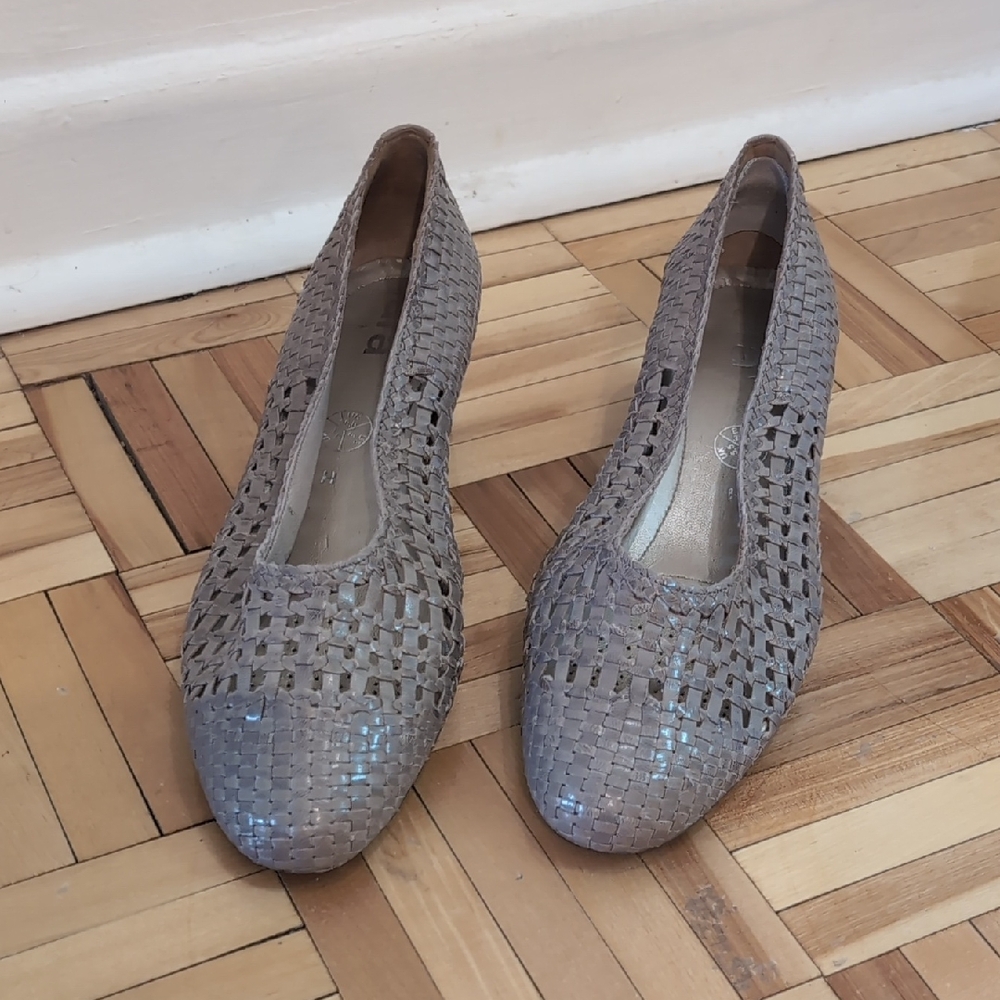Ara Woven low heel in Taupe Gray